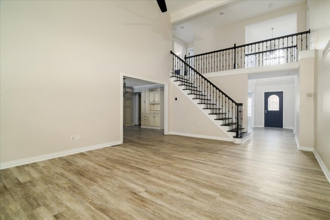 Building Photo - 38291 River Park Dr