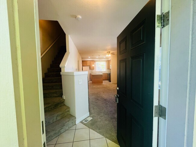 Foto del edificio - Convenient townhome in small community - f...
