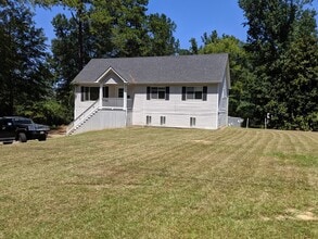 Building Photo - 1283 Summerville Rd