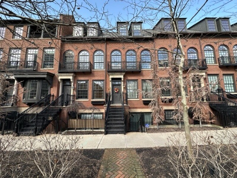 Primary Photo - 294 1/2 E Gay St