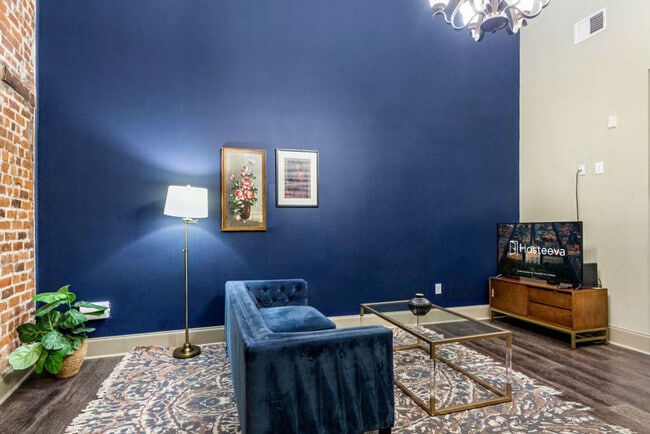 Building Photo - 30 Baronne St