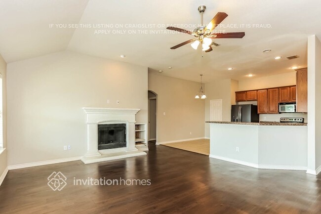 Building Photo - 904 Peach Ln