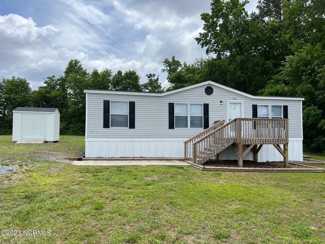 Primary Photo - 220 Sandy Rd