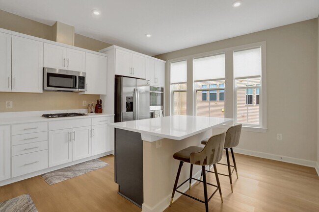 Building Photo - 7300 Mountaineer Dr