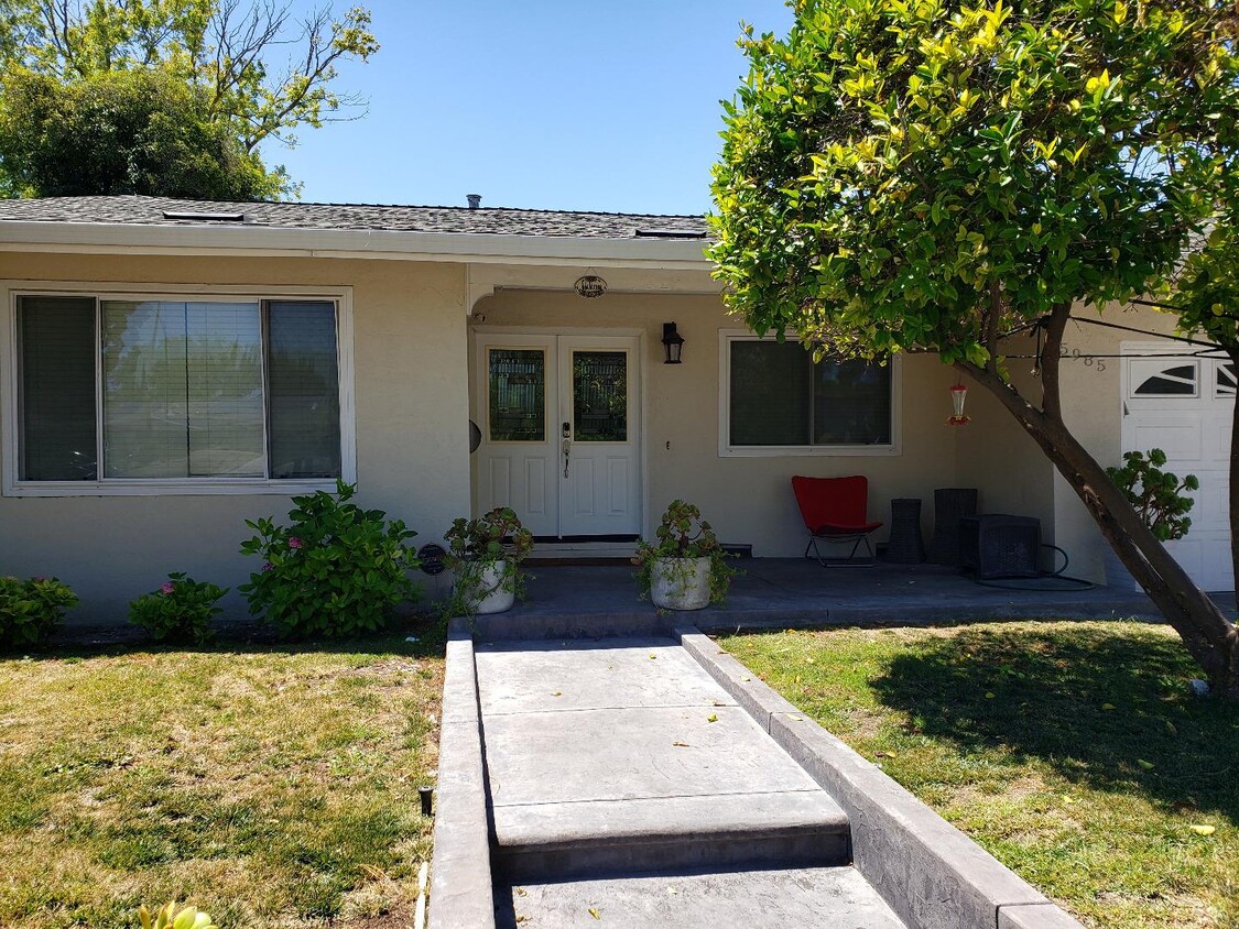 Primary Photo - 5985 Santa Teresa Blvd