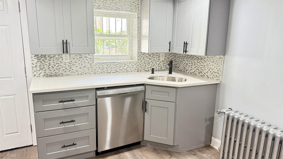 Foto principal - 7 Beacon Ave