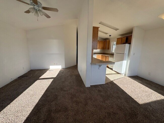 Foto del edificio - 3 BR 2BA house with fenced yard, Recent UPDATE, Nu Paint, Carpet,MOVE IN SPECIAL!!
