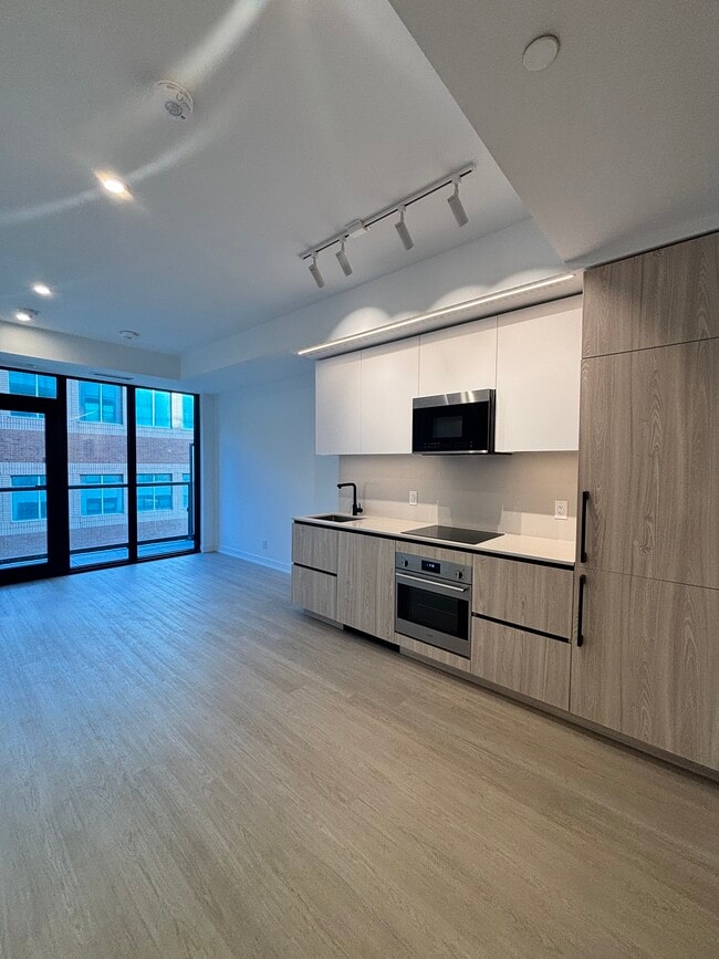 Building Photo - 699 Sheppard Av E