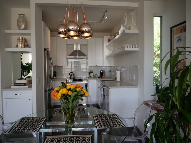 Cocina - 8960 Cynthia St