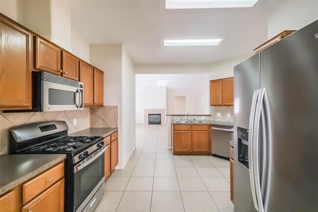 Foto del edificio - 15527 Fir Woods Ln