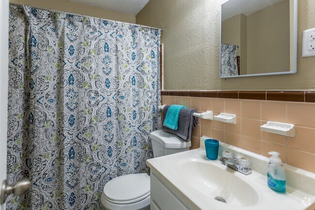 Baño - Graceland Flats – Modern Living in the Hea...