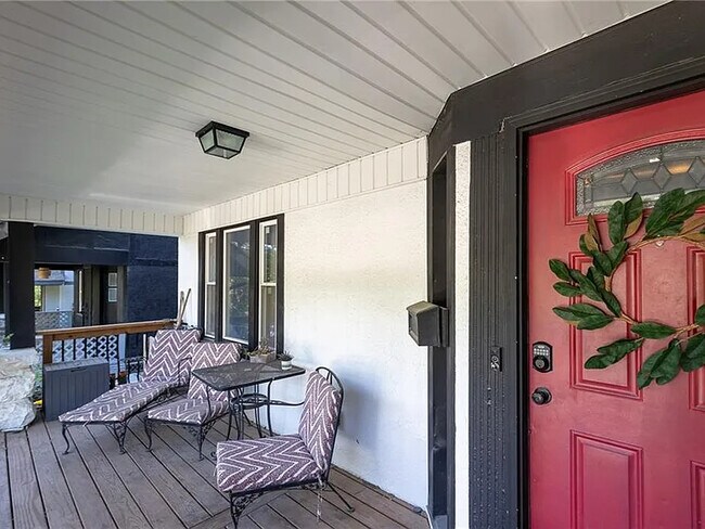 Foto del edificio - 3814 Wayne Ave