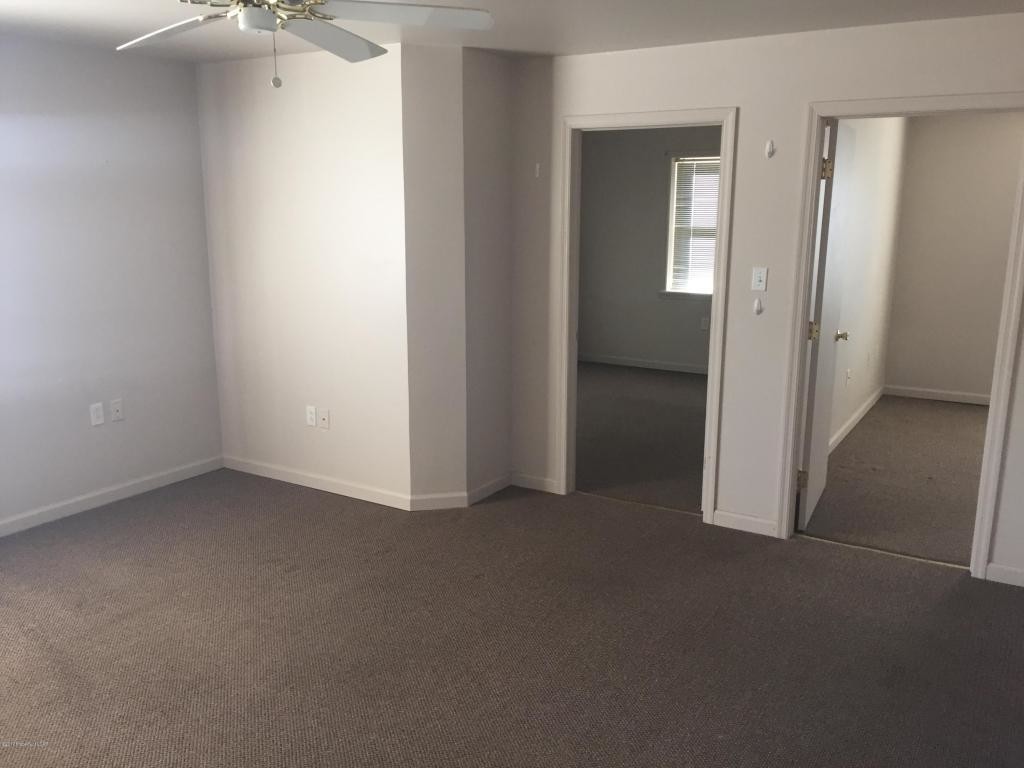 Building Photo - 360 S Hazle St