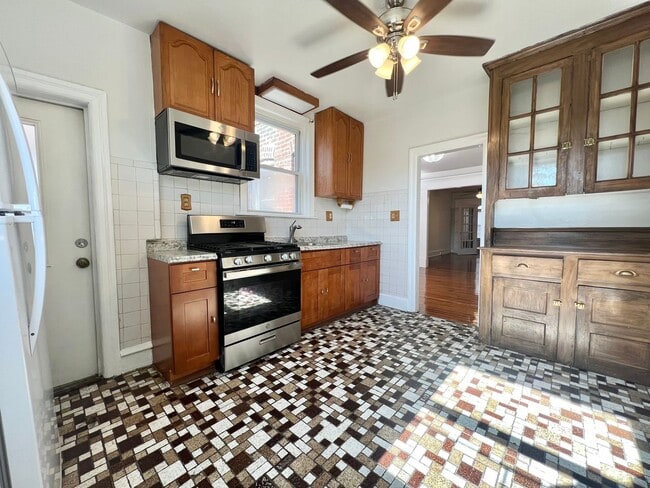Building Photo - Spacious 3-Bedroom Home with Semi-Finished...