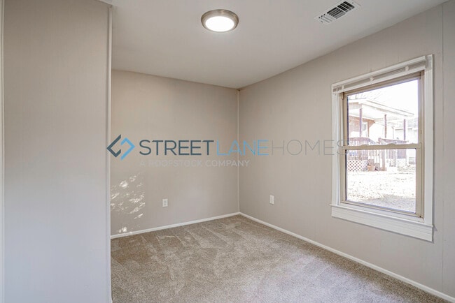 Building Photo - SIGN LEASE BY 2/28 AND GET $250 OFF FIRST ...