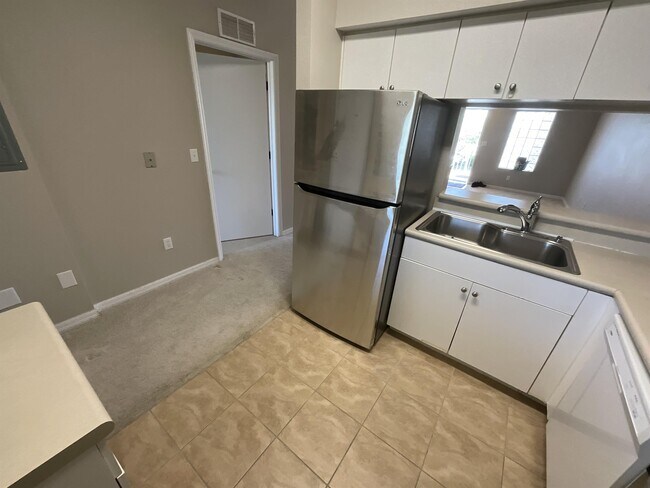 Foto del edificio - 8555 Bernwood Cove Loop