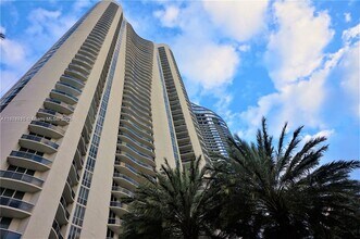 Building Photo - 15811 Collins Ave