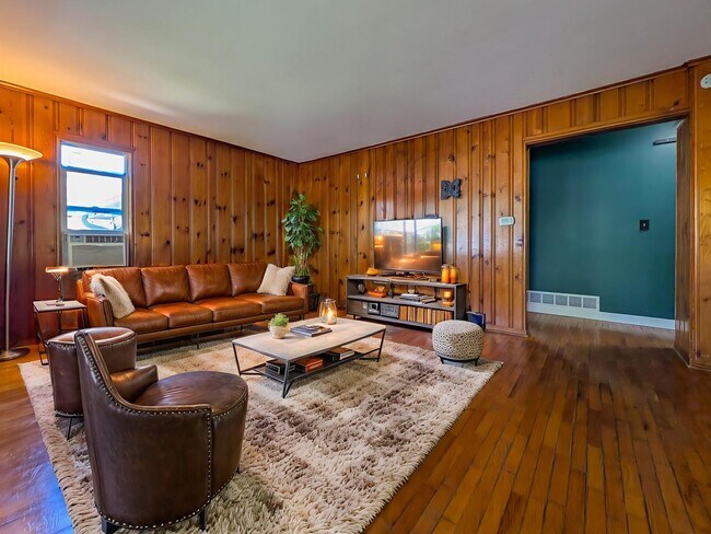 Foto del edificio - 301 Millard Ave
