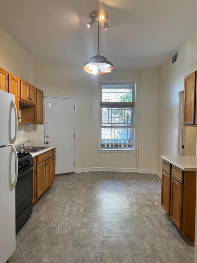 Foto principal - 2 bedroom in Chicago IL 60622