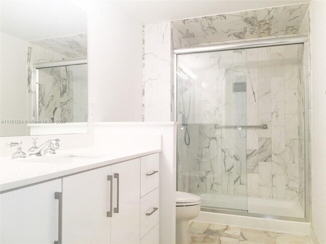 Foto del edificio - 9801 Collins Ave