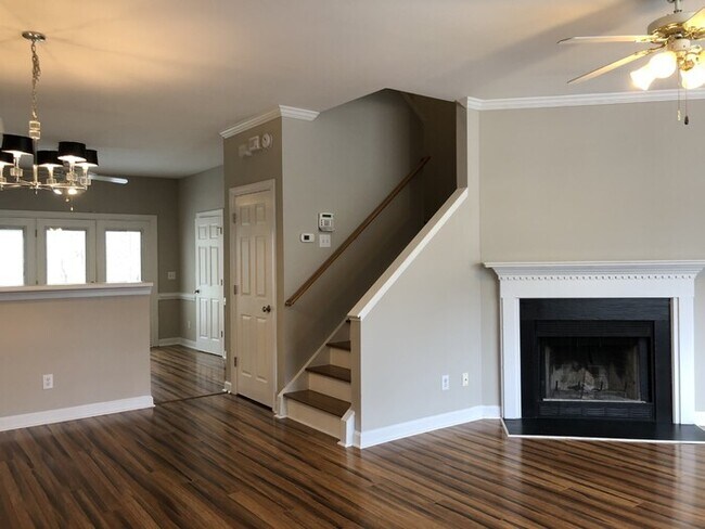 Foto del edificio - 7327 Bonnie Ridge Ct