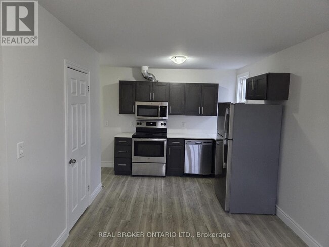 Building Photo - 917 Main St E