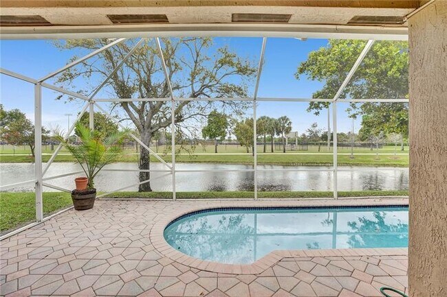 Building Photo - 4045 Banyan Trails Dr