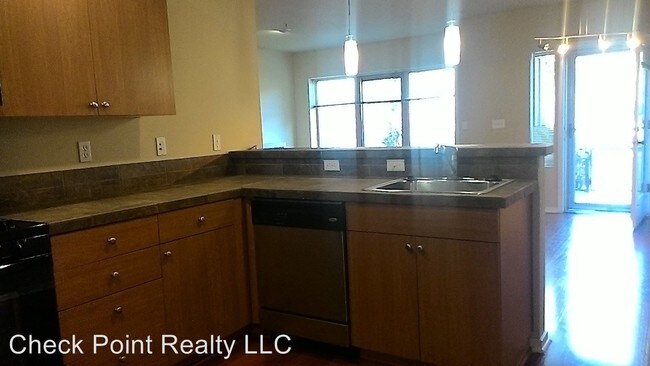 Foto del edificio - 1 br, 1 bath House - 8015 N Leavitt Ave