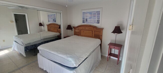 Foto del edificio - Furnished or Unfurnished 1 Bed Steps from Mad Beach