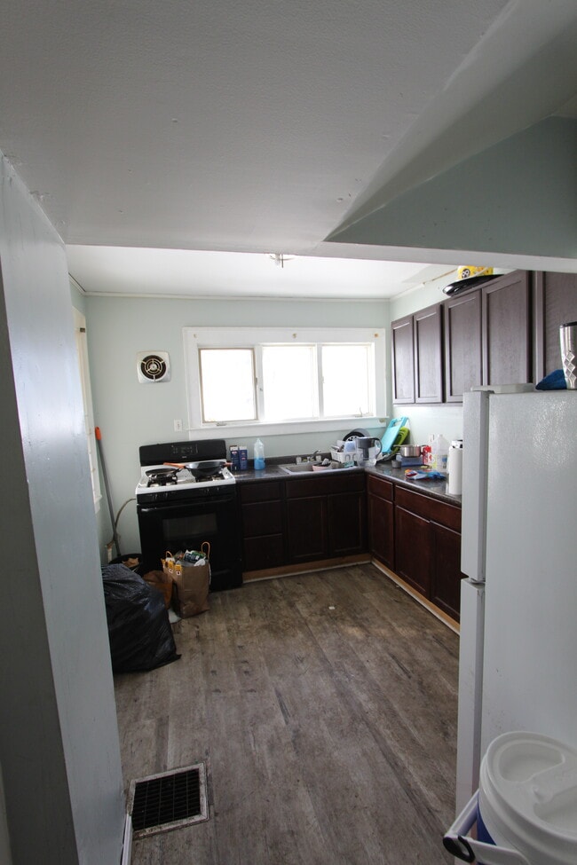 cocina - 831 Lancaster Ave