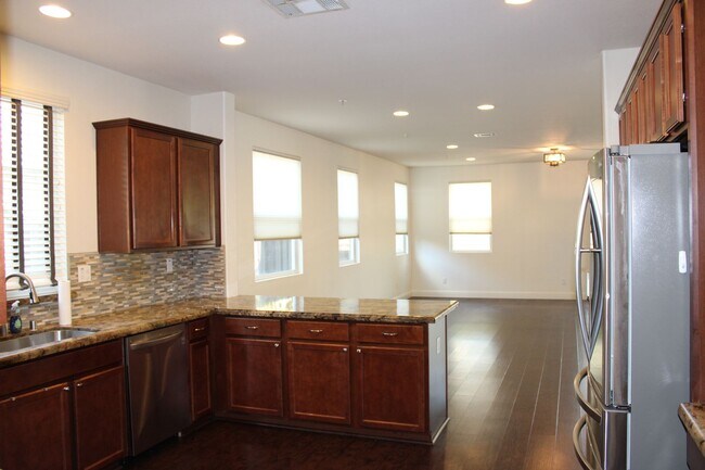 Building Photo - 1404 Mallard Creek Dr