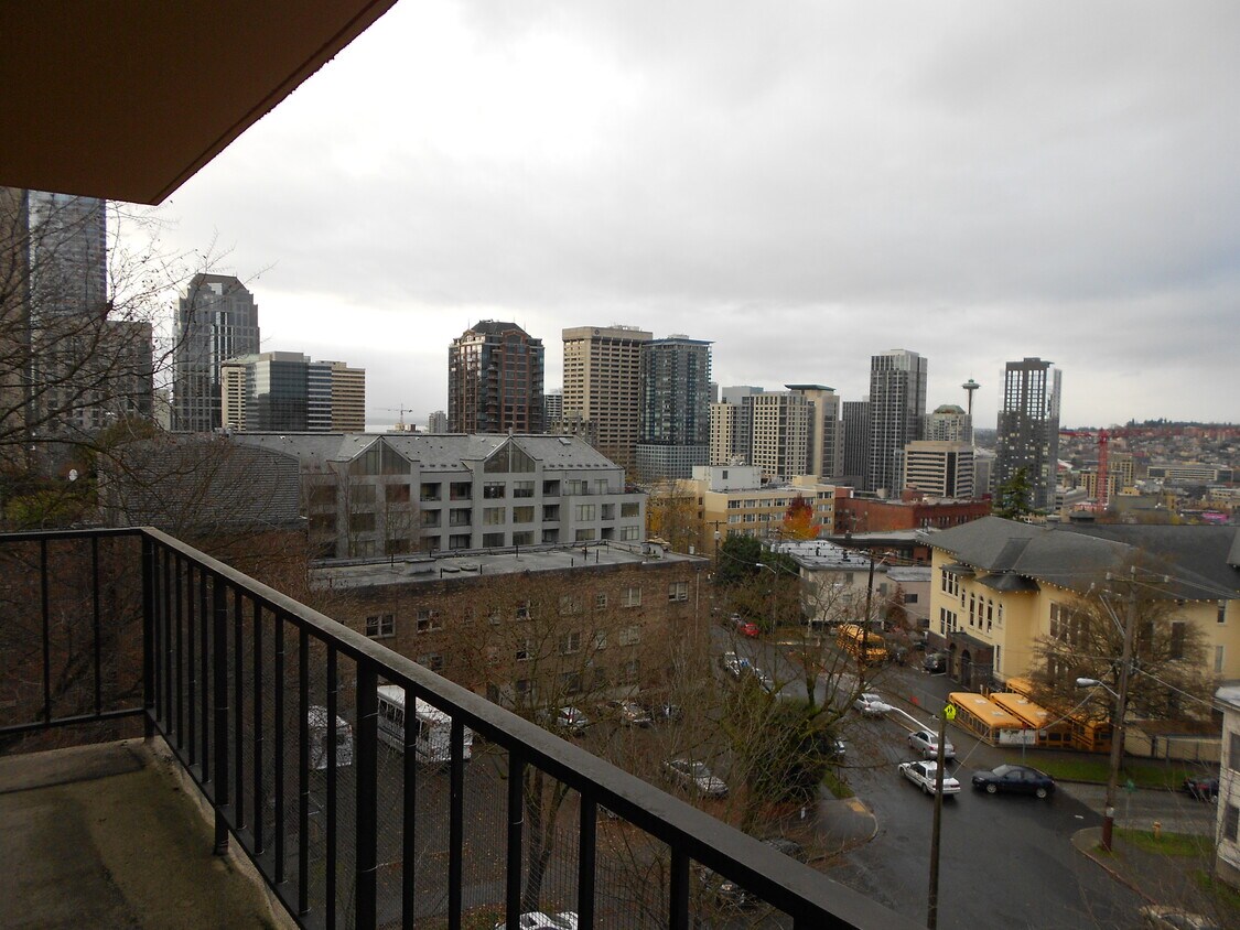 Foto principal - 1300 University St