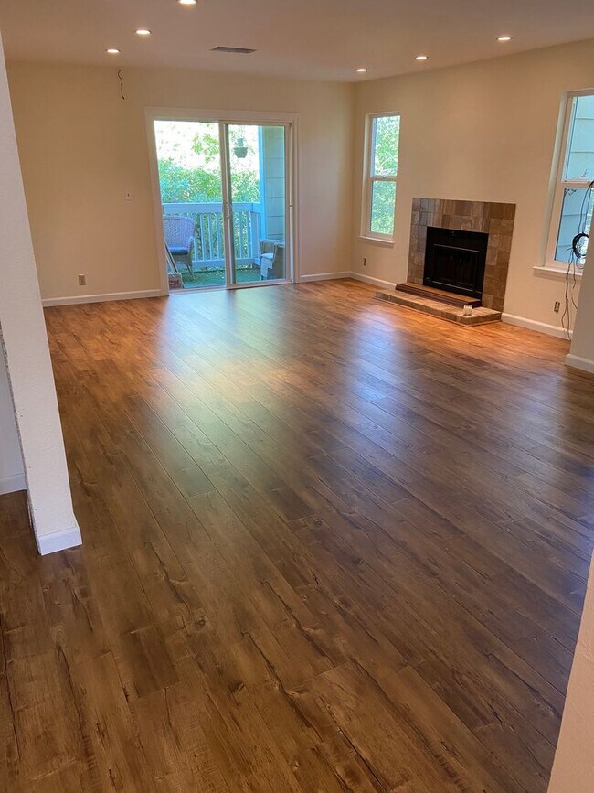 Foto del edificio - Beautifully Updated 2-bedroom 2 bath Condo...