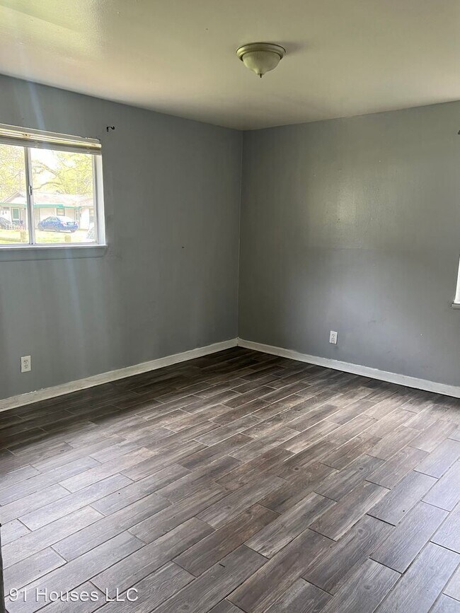 Building Photo - 2 br, 1 bath House - 2015 Murray