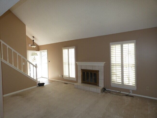 Building Photo - Great location 6210 NW 82nd Ter- Great Tow...
