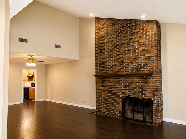 Foto del edificio - 126 Hollyhill Ln