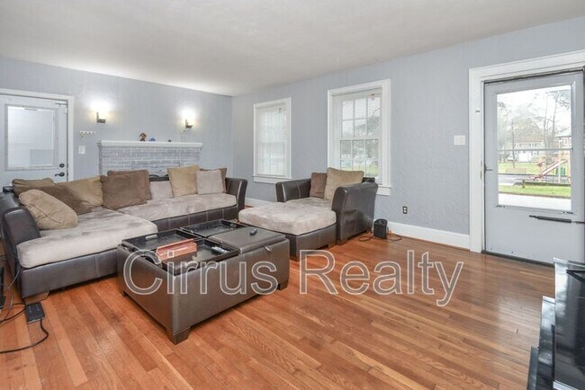 Building Photo - 10 Parkside Pl