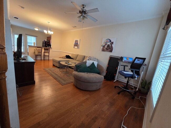 Building Photo - 2 Bedroom Townhouse at Whitehall Village!