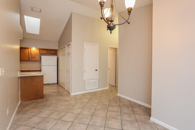 Building Photo - 2513 Townsquare Dr