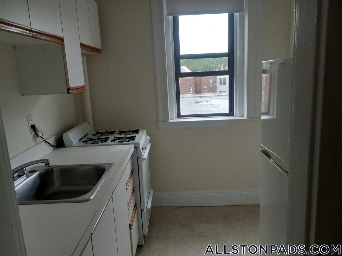 Primary Photo - 1144 Commonwealth Ave
