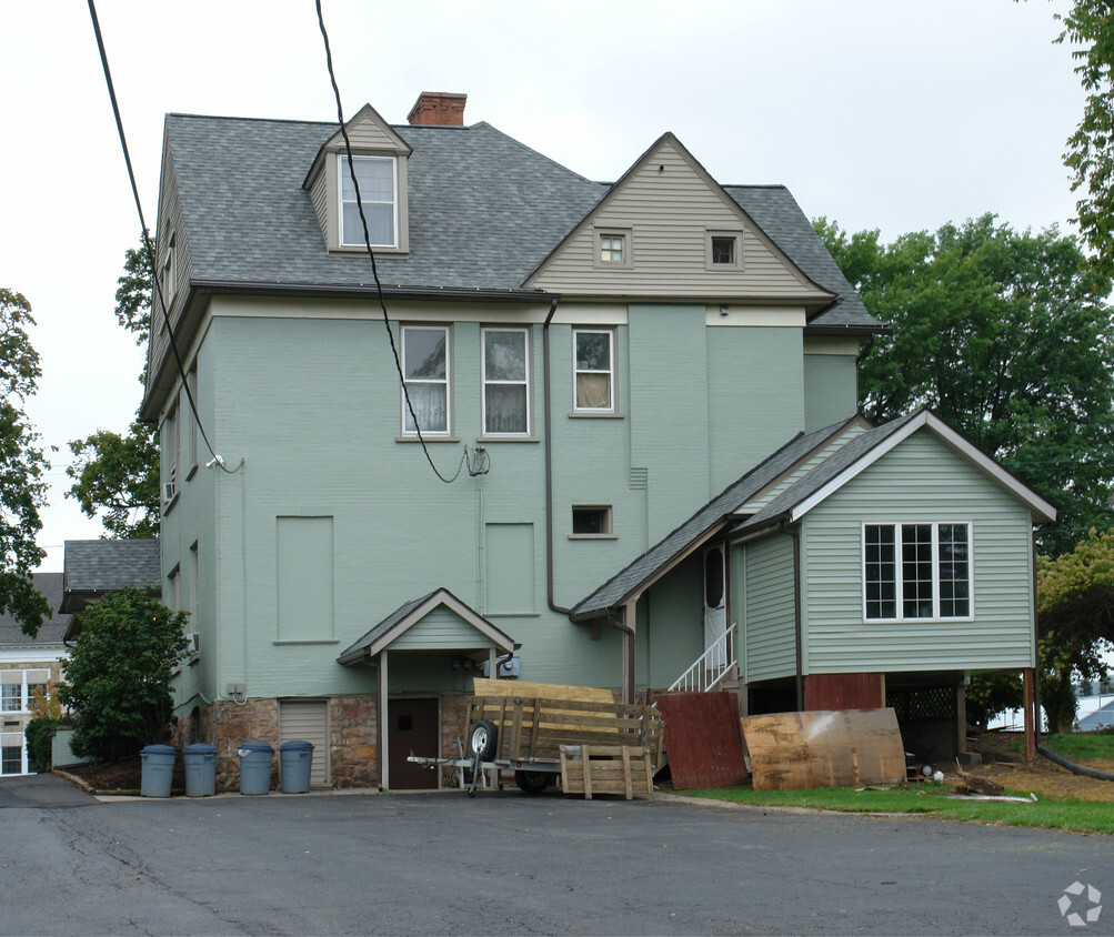 Building Photo - 211 W Penn St