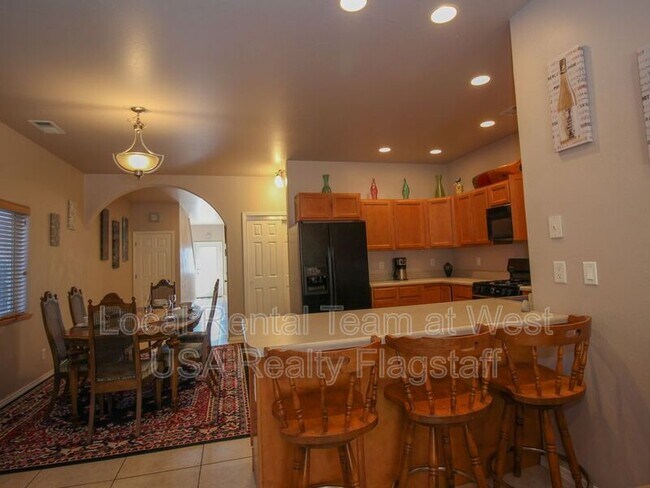 Foto del edificio - 2325 N East St
