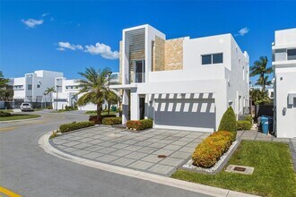 Building Photo - 10359 NW 67th Terrace