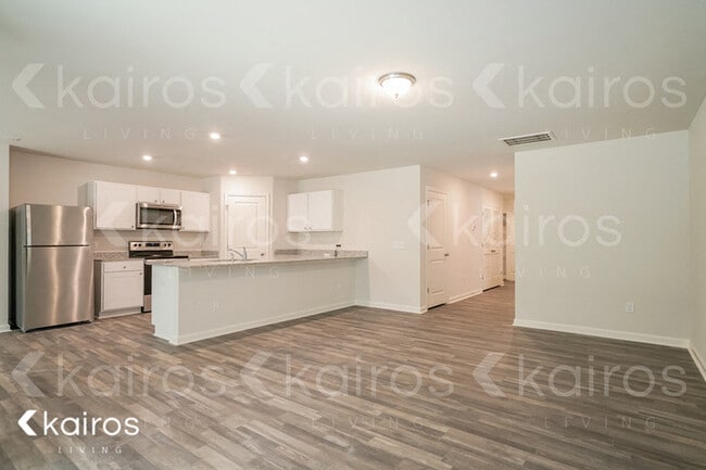 Building Photo - 2607 Provence Dr SE