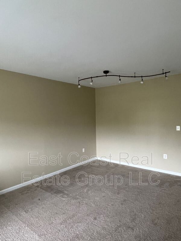 Building Photo - 405 Bertelli Ct