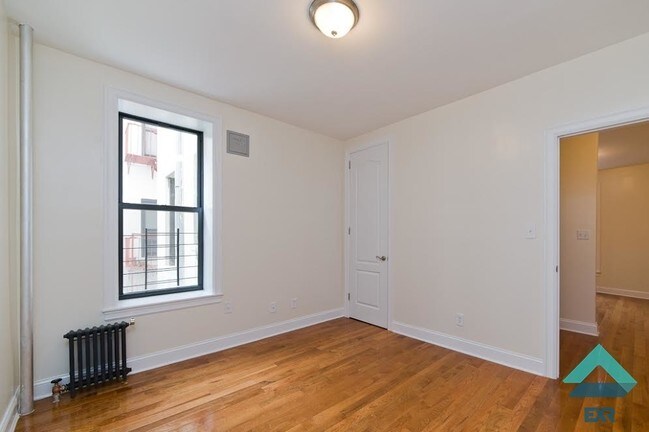 Building Photo - 38 Saint Pauls Pl