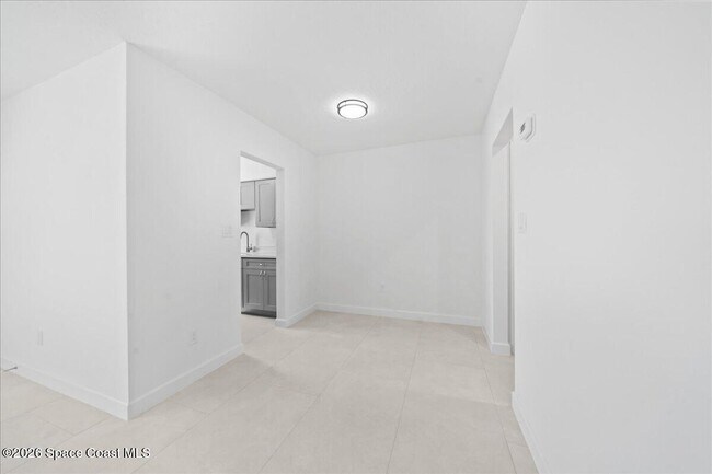 Building Photo - 154 Crescent Beach Dr