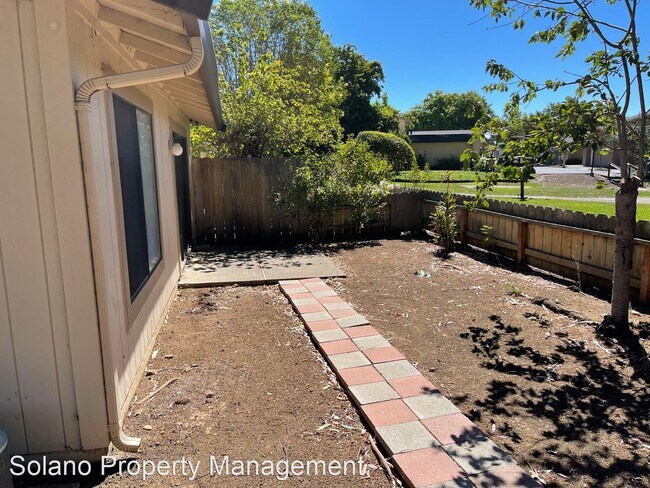 Building Photo - 2 br, 2 bath House - 1222 Grove Circle