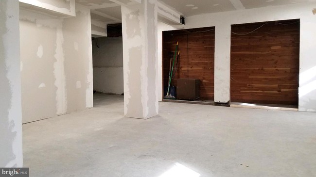 Building Photo - 4000 Aragon Ave