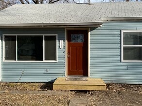 Building Photo - 1227 N Eisenhower Dr